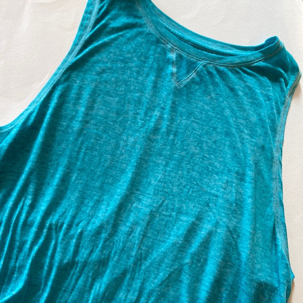 Champion - Women’s XL athletic top in teal, sleeveless with crisscross detail